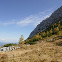 rechts ober uns die Gsuchmauer