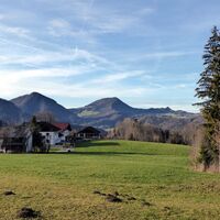 Der Weg von der Siederhöhe nach Ebenau mit dem Gaisberg in der Bildmitte.