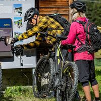 Immer wieder gibts Ladestationen auf der Strecke
