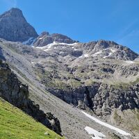 Aussicht vom Alblitjöchl zur großen Leiterspitze und den Weg dort hinauf.