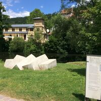 Skulptur Stufen im Brühlpark