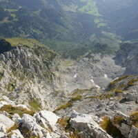 im Steig bieten sich einmalige Tiefblicke - schwindelfrei sollte man sein