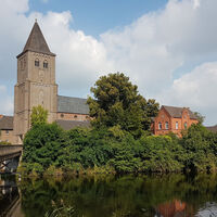 Kath. Kirche mit Rennebrücke im OT Mehr