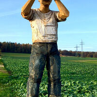Kunstwerk "Mann mit Fernglas"