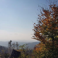 Ruhiger Herbsttag am Eisenberg-Steig