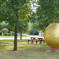 Infotafel und Sonne vom Steinplanetarium in Anderlingen