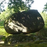 La-Pierre-qui-Croule-Dettey © (2)