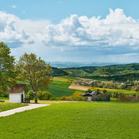 An der Feldkapelle mit Blick auf Oberalpfen