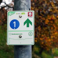 Wegweiser mit Höhenprofil - Löwentrail Reußenstein-Runde