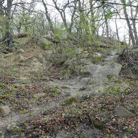 und steil hoch zum Burg Aussichtsfels