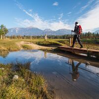 Wanderung über die Wiesen in Sveti
