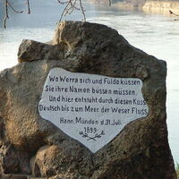 "Wo Werra sich und Fulda küssen..." - Inschrift am Weserstein.