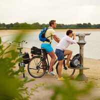 Blick durch Fernglas am Speichersee Geeste - Radfahren im Emsland ©Emsland Tourismus GmbH (7).jpg