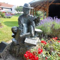 Skulptur Die Lesende Kunststraße Salzgitter-Bad