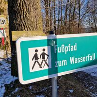 Fußpfad zum Wasserfall