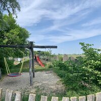 Blick in den Garten des ADAMAH Biohofes, Glinzendorfer Erlebnispfad