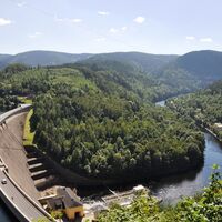Blick auf Staumauer Hohenwarte