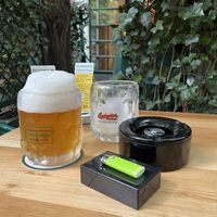 Fünf Krügerln gehn si scho no aus am Vurmittog! Prost!