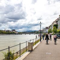 Rheinbänke in Basel