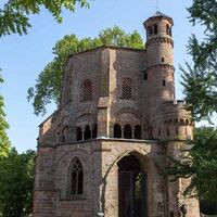 Ehemalige Benediktinerabtei mit altem Abteipark