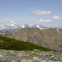 Hinter dem Kreuzkogel die Bösensteingruppe