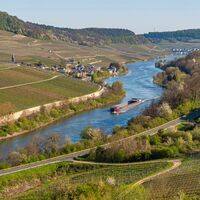 Blick von Wincheringen auf das Moseltal mit Ahn (Luxemburg)
