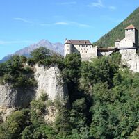 Blick auf das Schloss Tirol