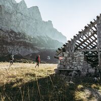 Bei der verfallenen Hütte im Seeboden