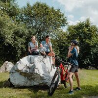 Radfahrerinnen Granitlehrpfad Plöcking St. Martin