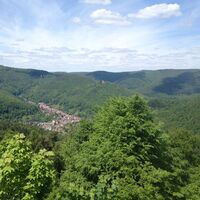 Blick von der Neuscharfeneck auf Ramberg und Ramburg
