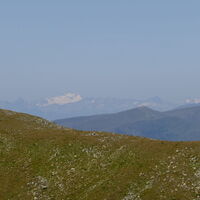 die Fernsicht reicht bis Hochalmspitze und Ankogel