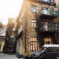 The showroom is located in the charming inner courtyard