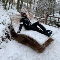 Waldliege auf der Aussichtsplattform im Kessel