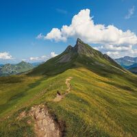 Auf dem Weg zum Hochblanken mit Blick zur Mittagsspitze