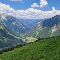 Blick vom Abstieg hinunter nach  Namlos