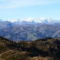 Die Hohen Tauern sind der krönende Abschluss am Horizont.