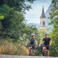 Mit dem Fahrrad zwischen den Dörfern von Lomaso