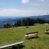 Ausblick von der Glatzl Trahütten Alm in St. Lorenzen am Wechsel in der Oststeiermark