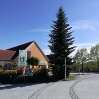 Trauteum mit öffentlicher Toilette