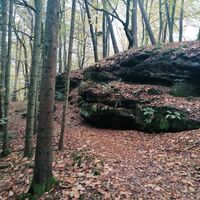 Oberhalb des Lambsbachs auf dem felsigen Weg unterwegs