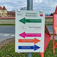 Wegmarkierung beim Parkplatz