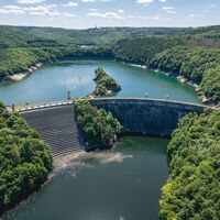 Blick auf die Urftstaumauer