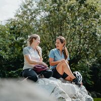 Radfahrerinnen Granitlehrpfad Plöcking St. Martin