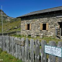 Das historische Tauernhaus wurde 1834 errichtet und 1990/91 neu aufgebaut. Es beherbergt heute einige Museumstücke aus voriger Zeit und ist einen Besuch wert