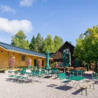 Der Außenbereich der Grünhütte bietet Platz für die vielen hungrigen und durstigen Ausflügler