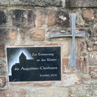 Kloster-Gedenkplatte am Friedhof in Hertlingshausen, Leininger Klosterweg