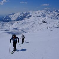 Den Sattel umgehen wir und steigen direkt zum Gipfel der Lanževica auf.