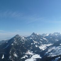 Ausblick vom Gipfel des Schönkahler auf Pfrontener Breitenberg und Aggenstein im Winter
