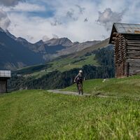 Kurz nach Surcasti geht es nochmals in die Pedalen