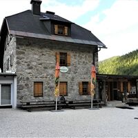 Das Koschutahaus der Naturfreunde als 2. Etappenziel am Julius-Kugy-Dreiländerweg in 30 Etappen